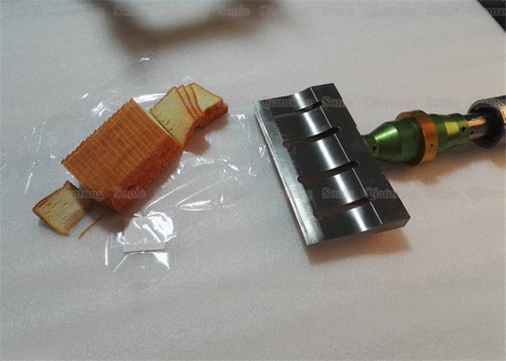 255mm Breiten-Blatt-Ultraschallnahrungsmittelschneidemaschine 220V oder 110V 20Khz 380*250*150mm